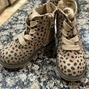 Cat & Jack baby boot size 6